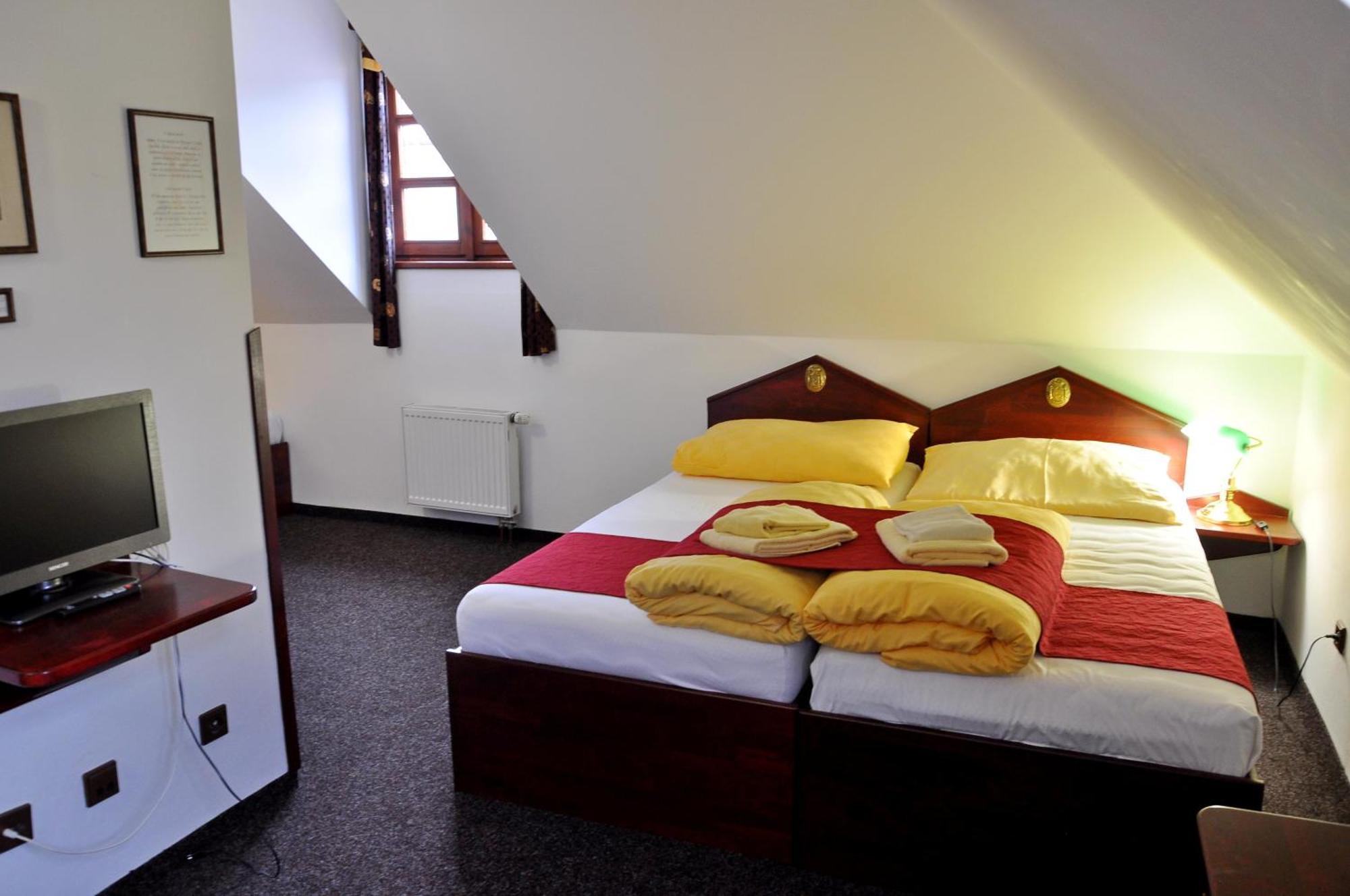 Hotel St Florian Локет Екстериор снимка